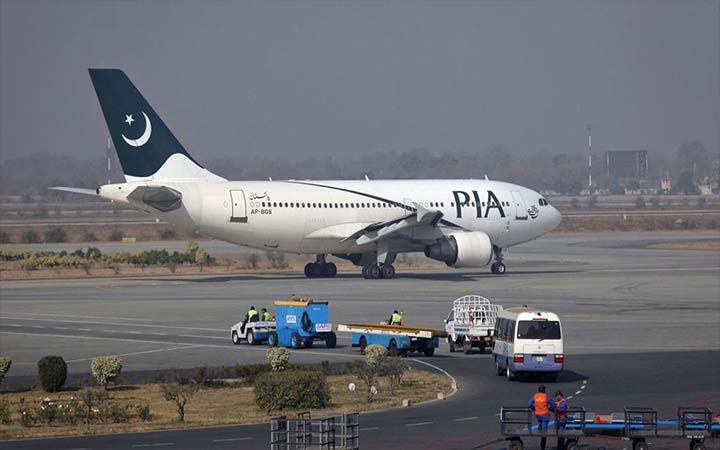 ডলার সংকটে বিপর্যয়ের মুখে পাকিস্তানের বিমান চলাচল